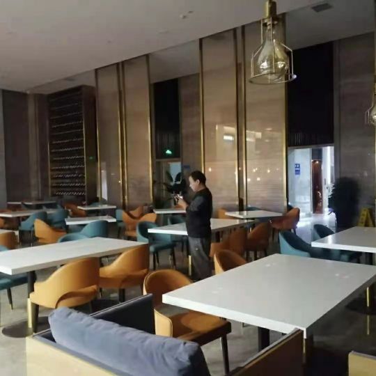 西安酒店家具廠家定制案例：渭南諾富特酒店餐桌椅