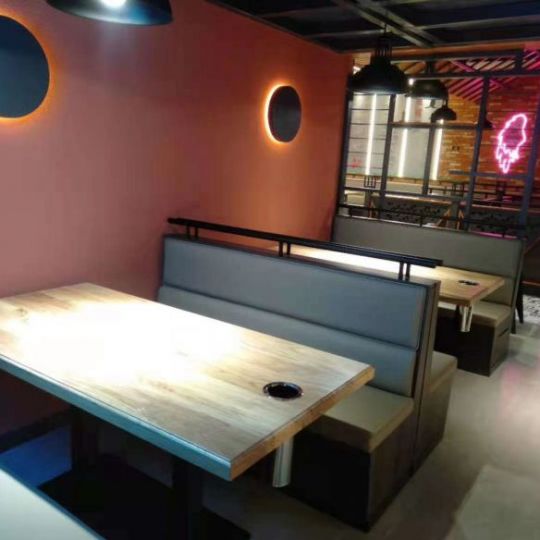 西安餐桌椅加工廠客戶案例：鴻洋烤肉卡座沙發(fā)家具定做